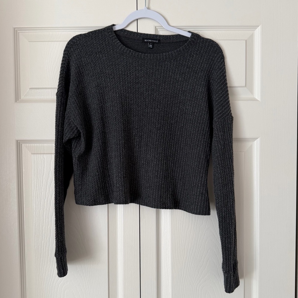 Beyond Yoga gray knit Ribbed Long Sleeve Sweater crop size small